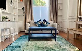 Luxurious 2-Bedroom, 2-Bathroom Paddington Retreat With En-Suite Tv Bed